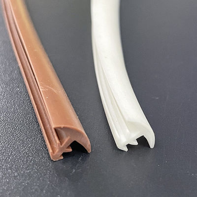Στερεά Τ εγκατάσταση καιρικών λουρίδων PVC λουρίδων σφραγίδων πορτών μορφής ξύλινη εύκολη